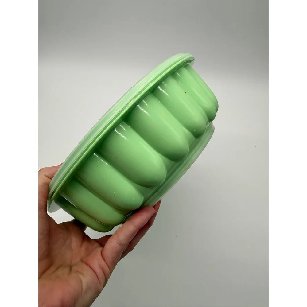 Tupperware Jel-N-Serve Jello Mold 9.5